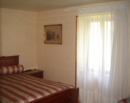 La chambre du rez de chauss&eacute;e