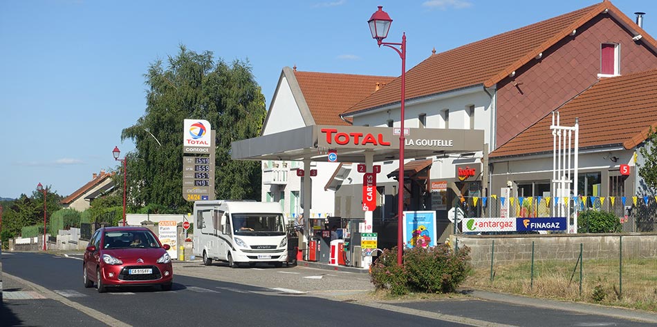 Stationservice, épicerie, bar et restaurant à La Goutelle