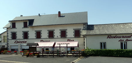 Epicerie, bar et restaurant à La Goutelle